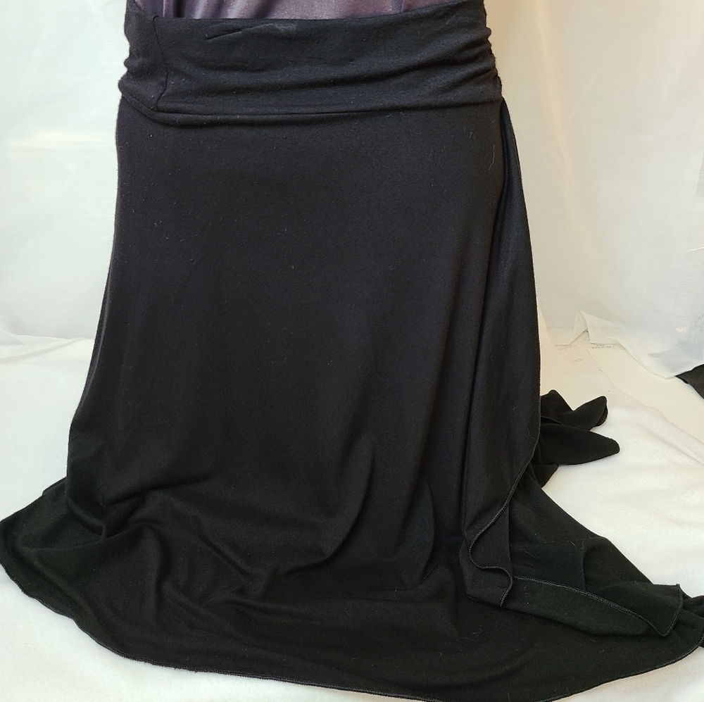 Black Market White House midi Skirt Sexy Size SM -Med w side slit flows Rayon